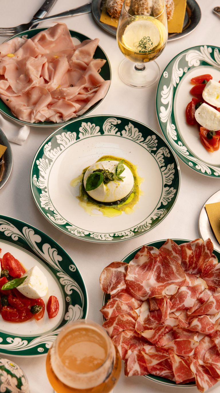 Mozzarella di bufala, mortadelle à la pistache, Prosciutto di Parma AOP ou encore burrata des Pouilles